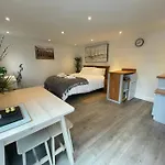 Luxury Cabin With Hot-Tub & Cold Plunge!